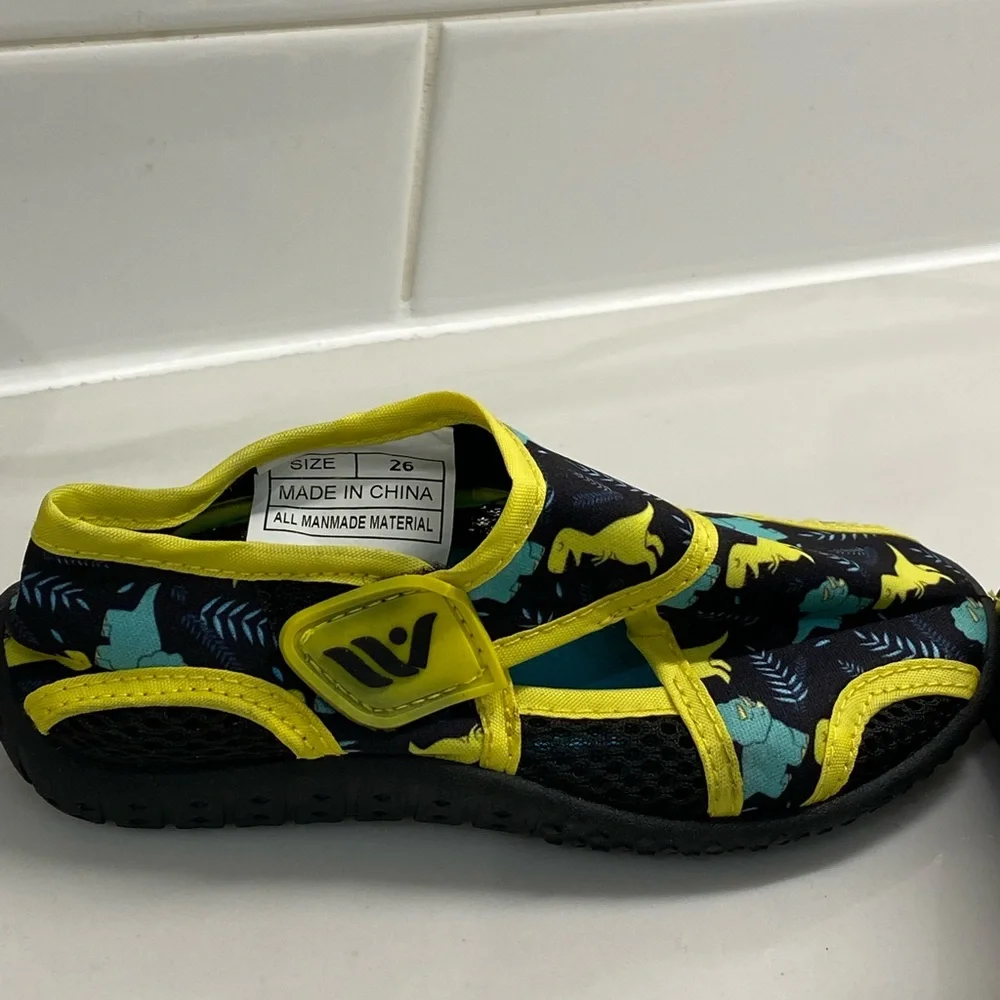 FANTURE DINOSAUR TODDLER WATER SHOES SIZE 26: 9.5